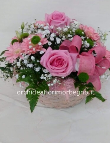 Cestino con fiori assortiti